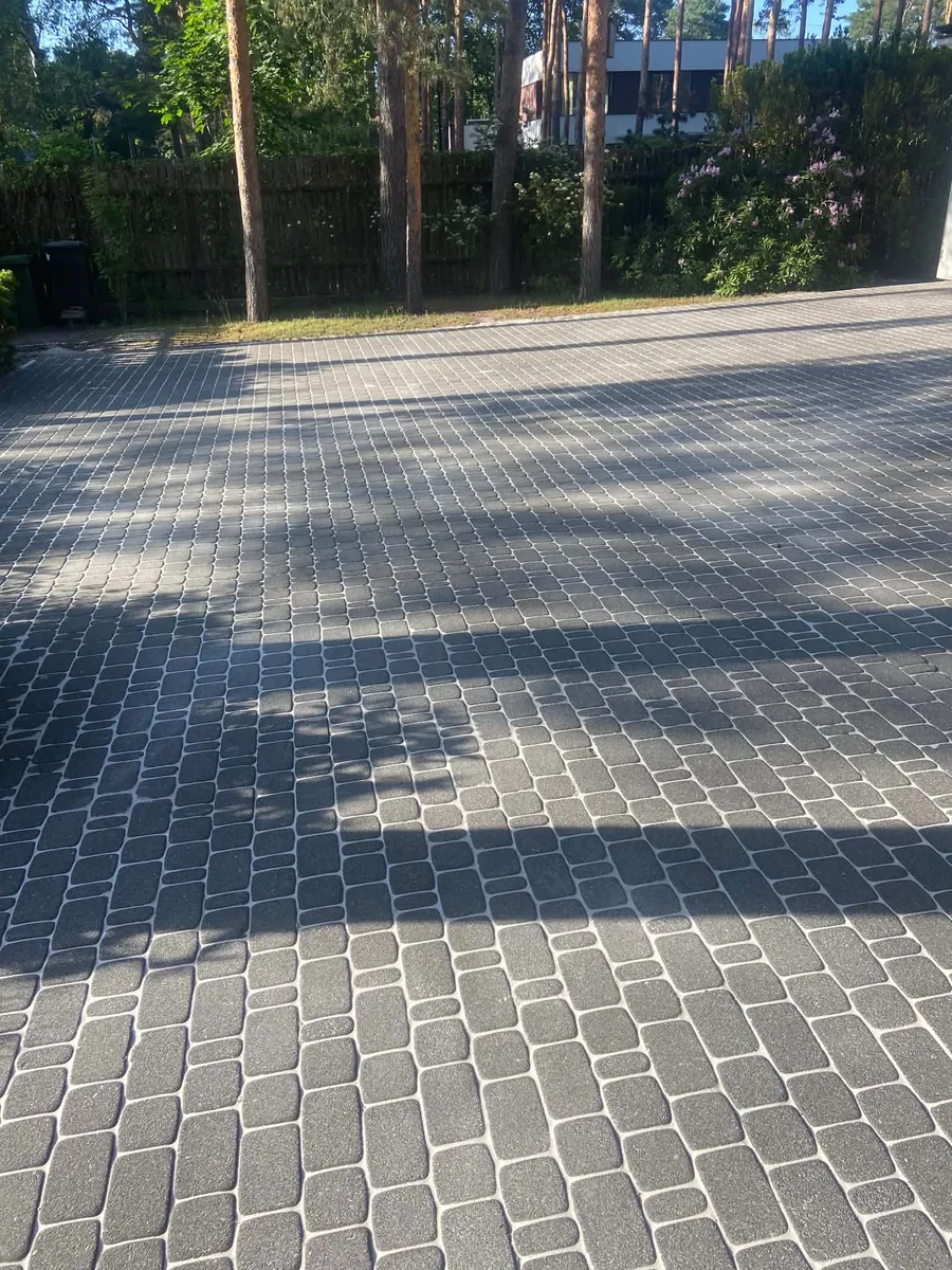 Podjazd z kostki brukowej po myciu ciśnieniowym