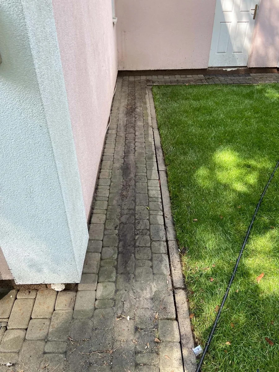 Opaska i ścieżka z kostki po myciu – widoczna różnica