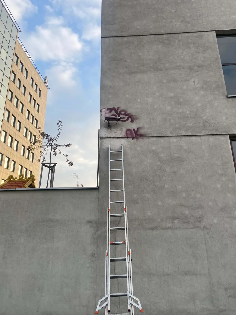 Mycie elewacji budynku wielorodzinnego