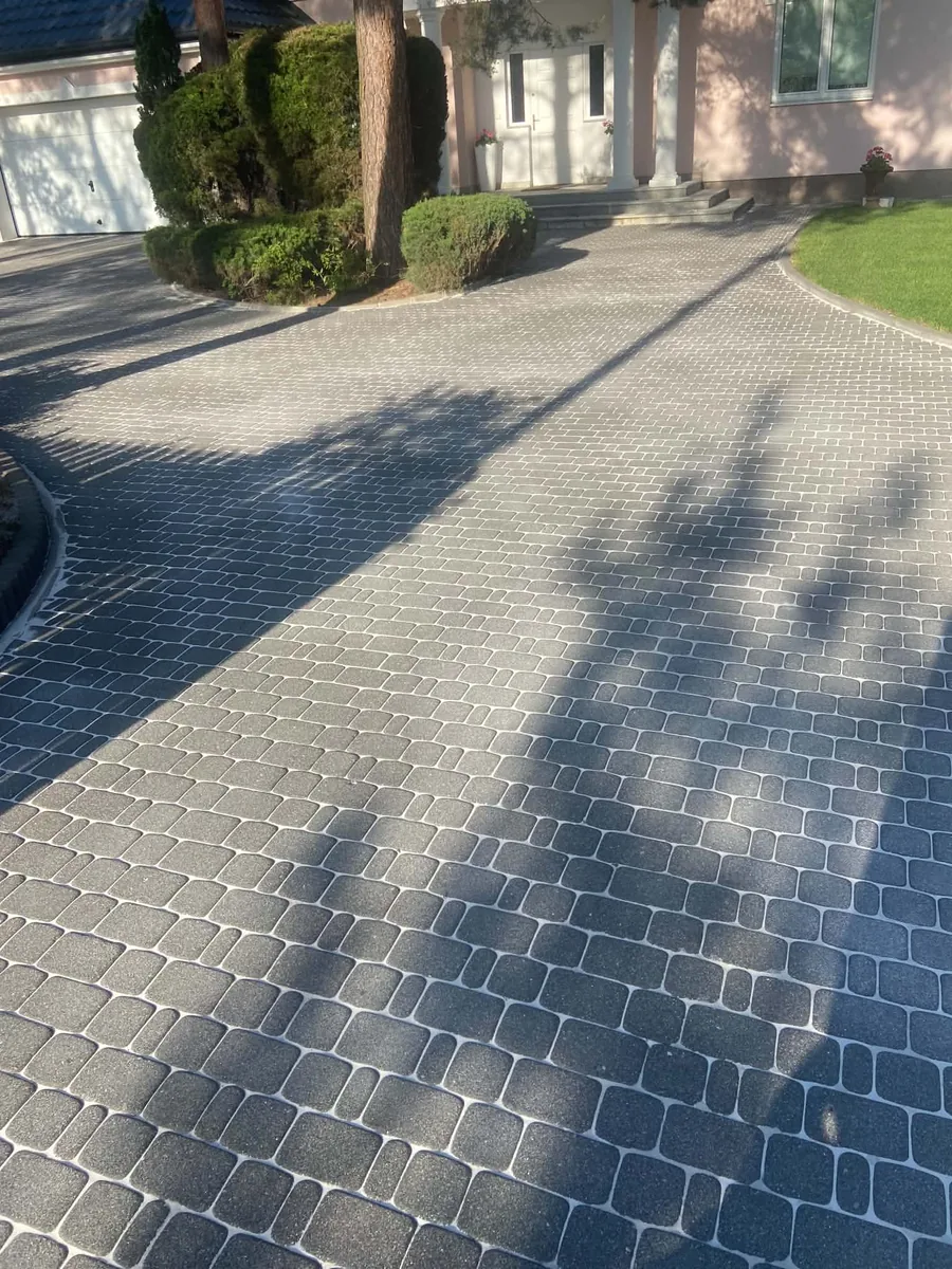 Umyty podjazd z kostki brukowej – realizacja MK Błysk
